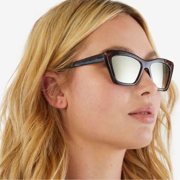 VINCE CAMUTO Cat-Eye Sunglasses in Faux Tortoiseshell VC899 main image 9